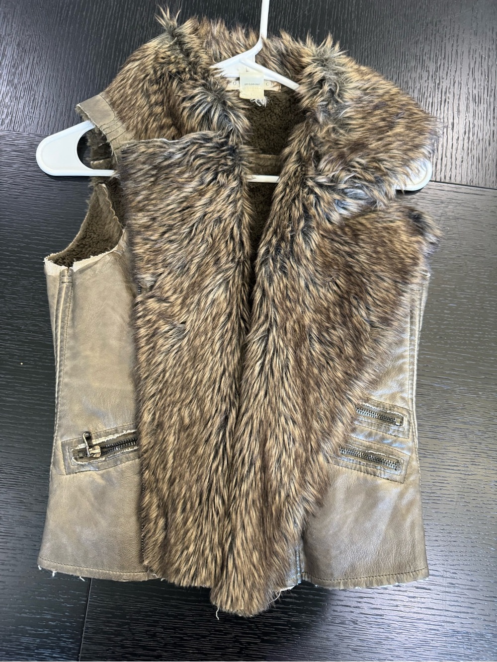 LOVESTITCH / S / leather Fur vest / Olive Green